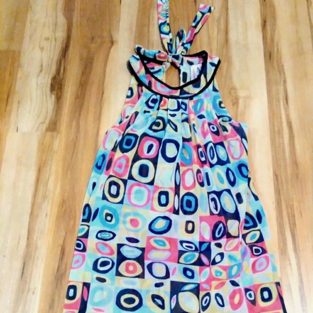 Perfect summer dress it ties around the neck